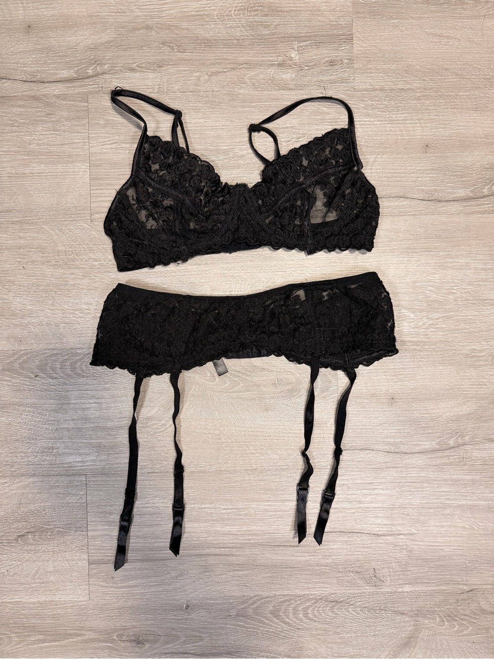 Fashion Nova Black Lace Bra & Garter Set